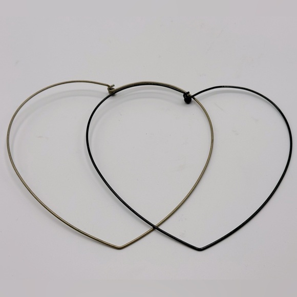 Metal Heart Choker‎ Necklace in Antique Gold - Picture 3 of 3